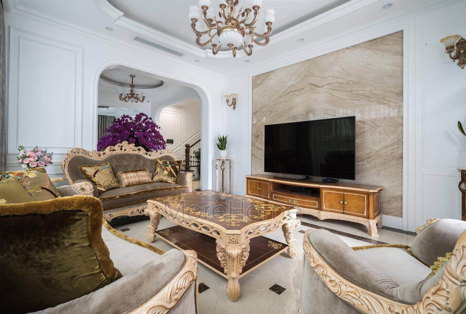 Để hoàn thiện không gian biệt thự cần chú ý đến những món đồ trang trí chiếc thảm, gối ôm trên ghế sofa, tranh treo tường hay đèn chùm,... Mẫu thiết kế và thi công nội thất biệt thự